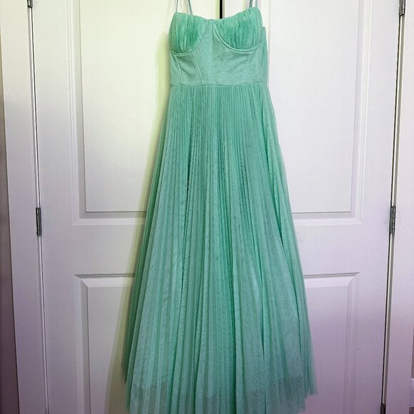 Hutch Amara Gown - Picture 4 of 5